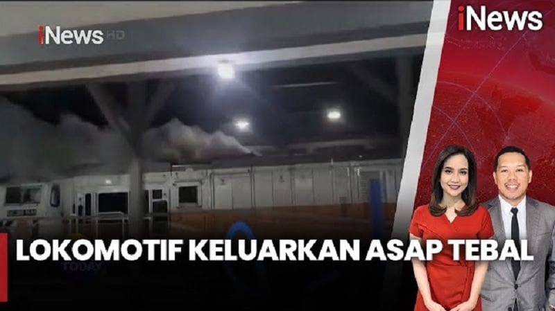 Detik-Detik Lokomotif KA Wijaya Kusuma Gangguan Keluarkan Asap Tebal 