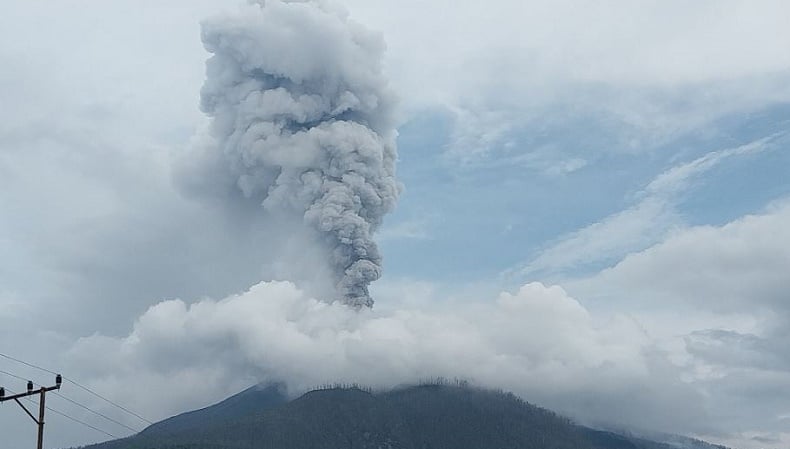 Gunung Lewotobi Laki-Laki Erupsi Hari Ini, Muntahkan Abu Vulkanis 2.000 Meter