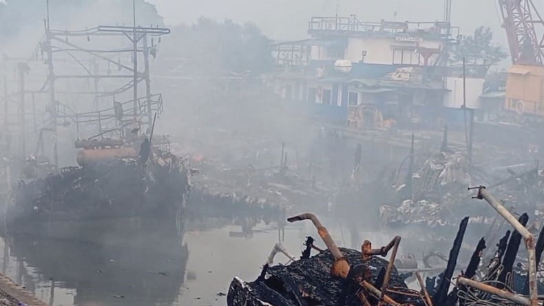 Tim Labfor Polda Jateng Dikerahkan Selidiki Kebakaran 24 Kapal di Pelabuhan Tegal