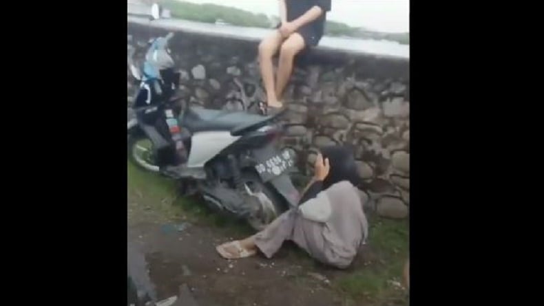 Viral Gadis 15 Tahun di Makassar Dirundung Teman, Ditabrak Motor hingga Dipukuli