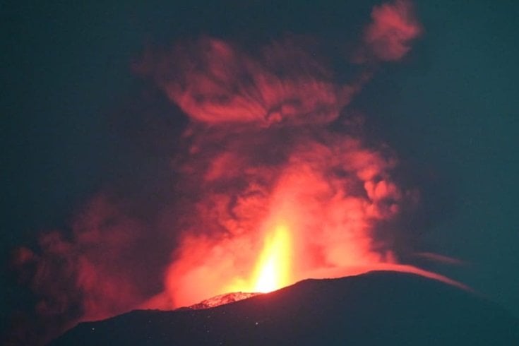 Gunung Ibu Erupsi Malam Ini, Tinggi Letusan Capai 3.000 Meter