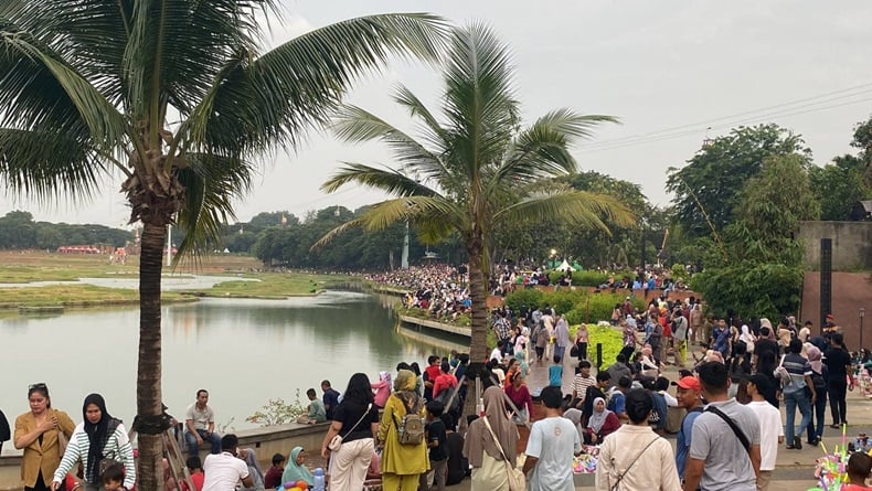 Air Mancur Menari jadi Primadona Baru TMII, Pengunjung Padati Danau Archipelago