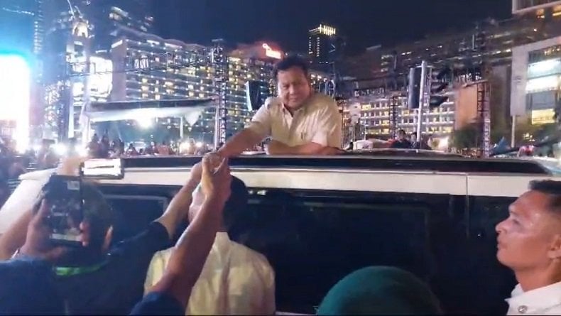 Warga Kaget, Prabowo Tiba-tiba Muncul di Bundaran HI Jakpus