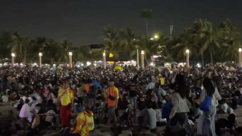 Penampakan Pantai Carnaval Ancol di Malam Tahun Baru, Ramai Pengunjung!