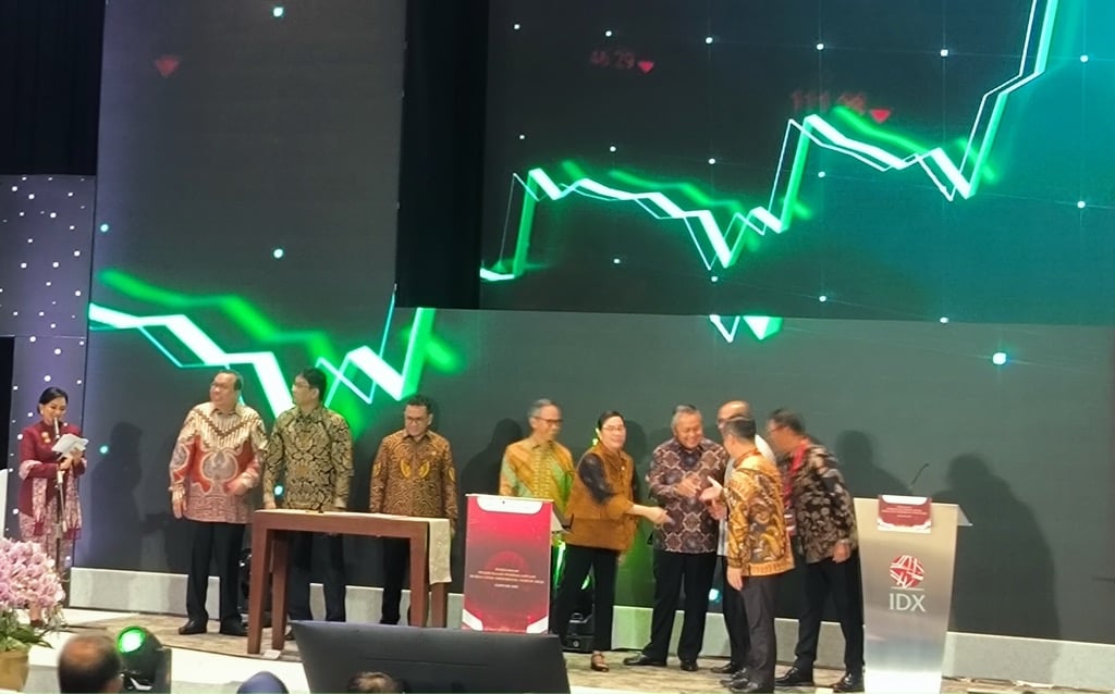 Sri Mulyani Buka Perdagangan Perdana 2025, IHSG Menguat di Level 7.092   