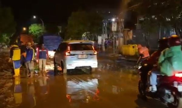 Banjir Bandang Terjang Rengel Tuban, Akses Jalan ke Bojonegoro Terputus