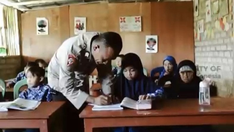 Kisah Polisi di Manggarai NTT, Rela Gadaikan Sertifikat Rumah demi Bangun Sekolah Gratis