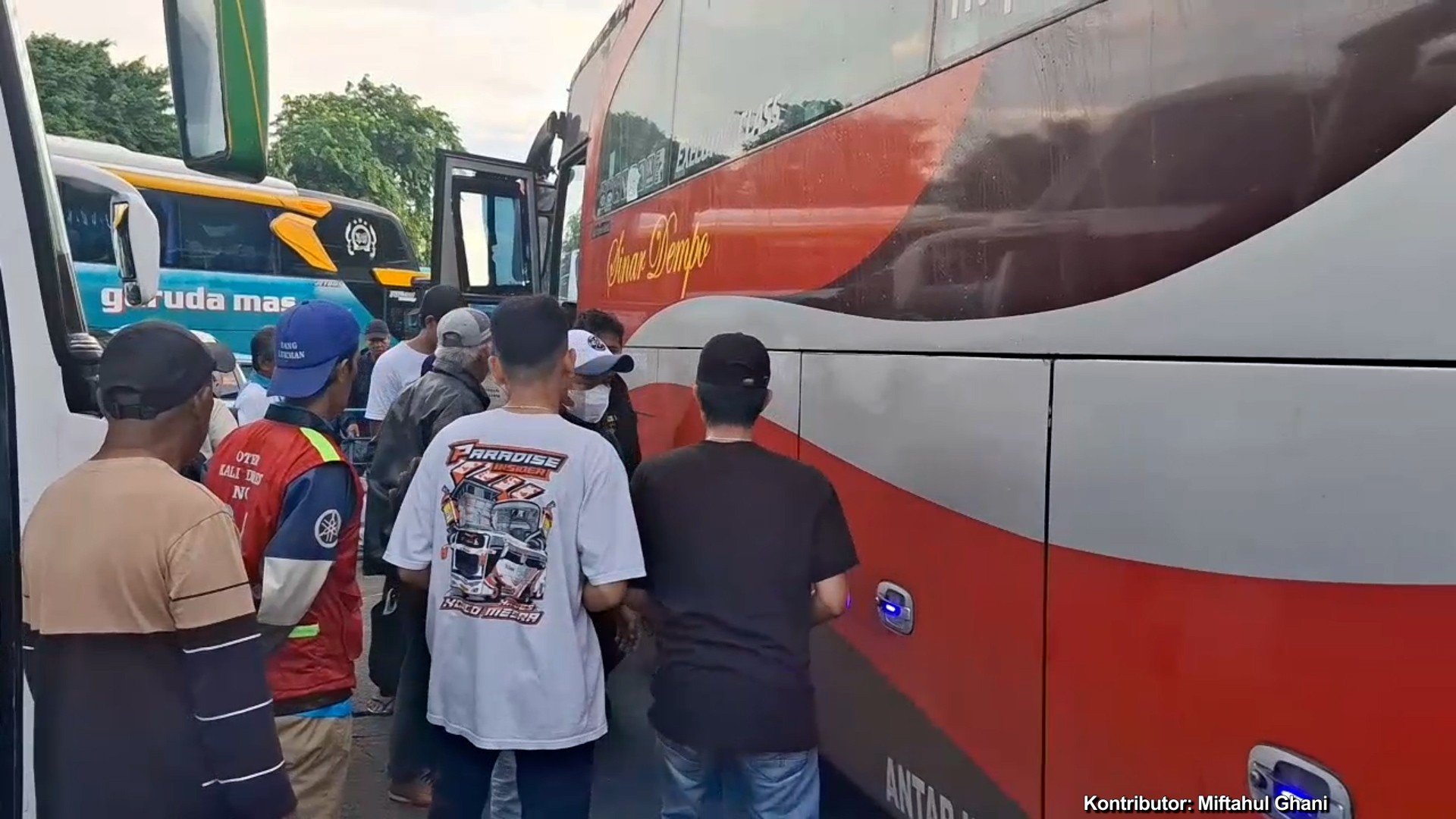 Arus Balik Libur Nataru, Ratusan Penumpang Padati di Terminal Bus Kalideres 