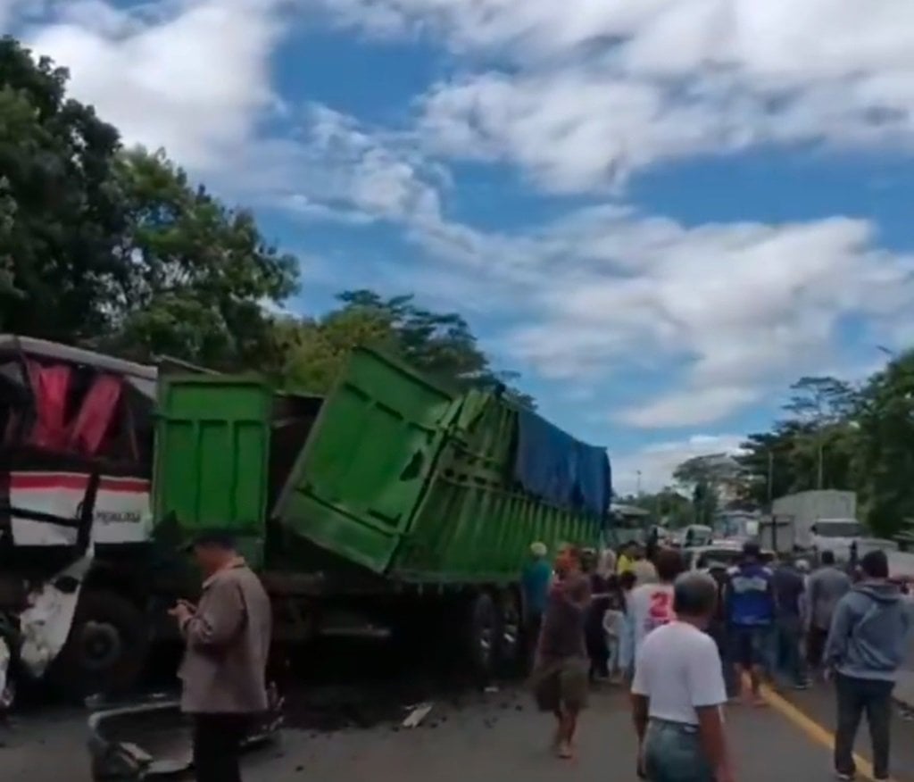 Dua Orang Terluka di Kecelakaan Beruntun Tol Cipularang KM 97 