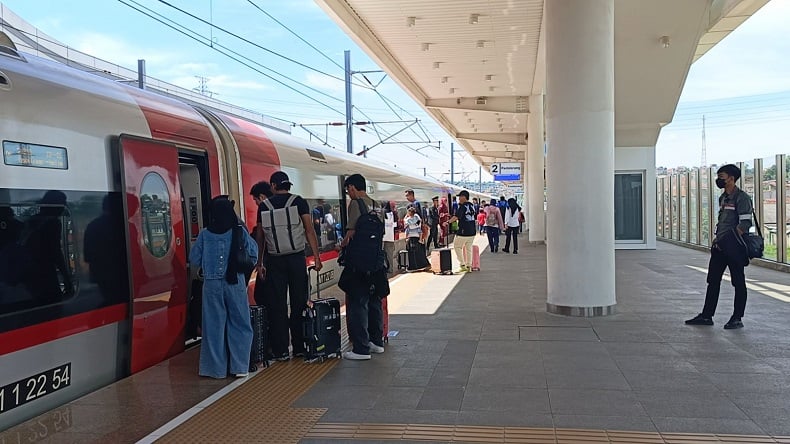 Meningkat! 370.000 Tiket Kereta Cepat Whoosh Terjual selama Libur Nataru