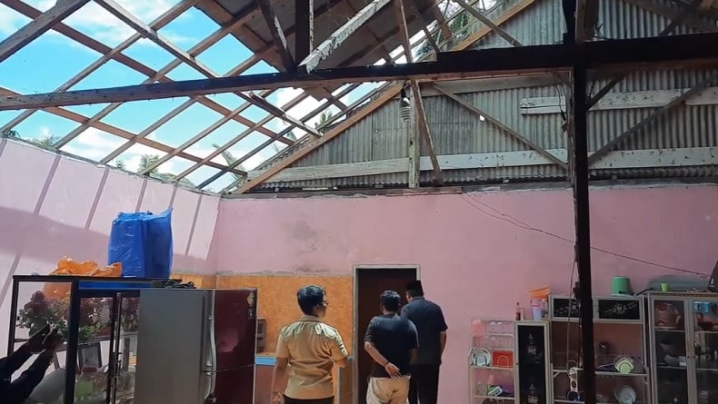 Puluhan Rumah Warga Kobar Rusak Diterjang Puting Beliung, Pemda Siapkan Bantuan Perbaikan