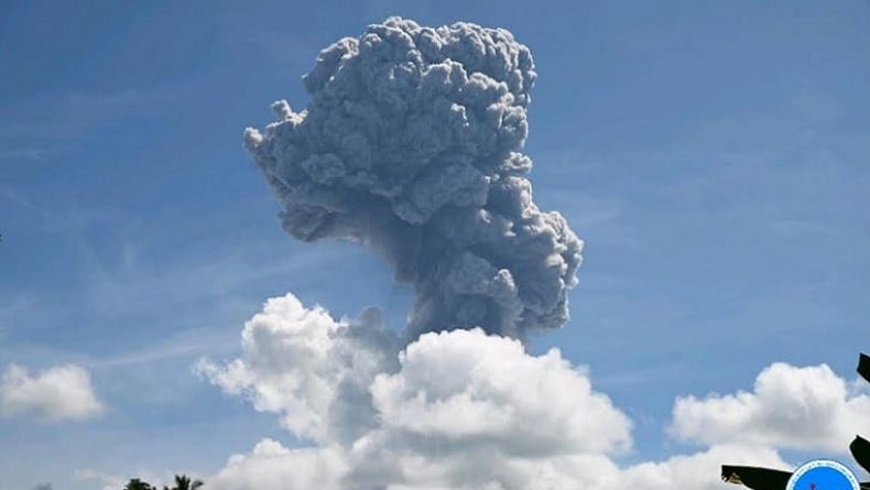 Gunung Ibu Erupsi Hari Ini, Muntahkan Kolom Abu Vulkanis Setinggi 3.000 Meter