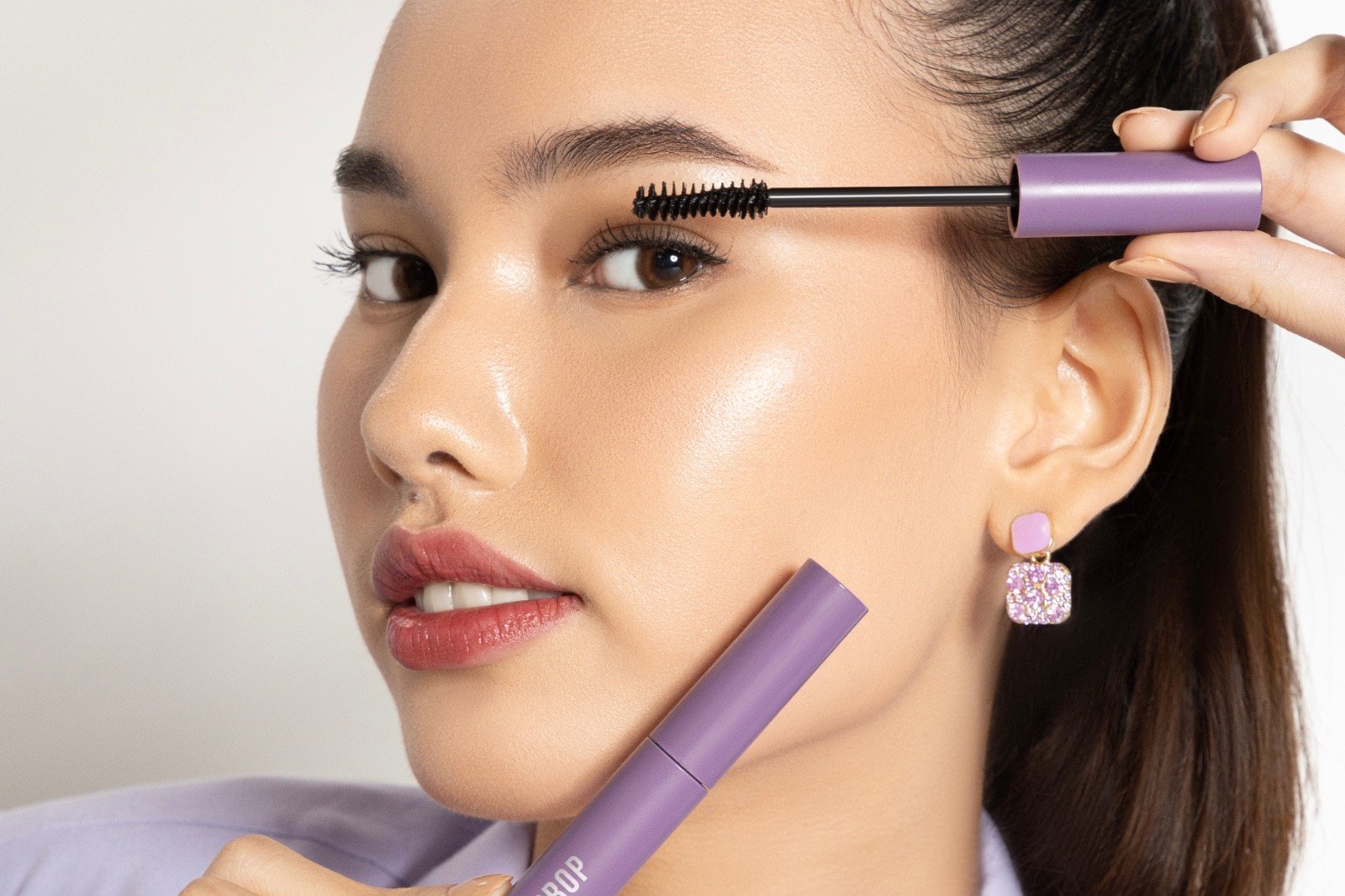 4 Produk Makeup yang Sering Jadi Essentials Buat Touch Up