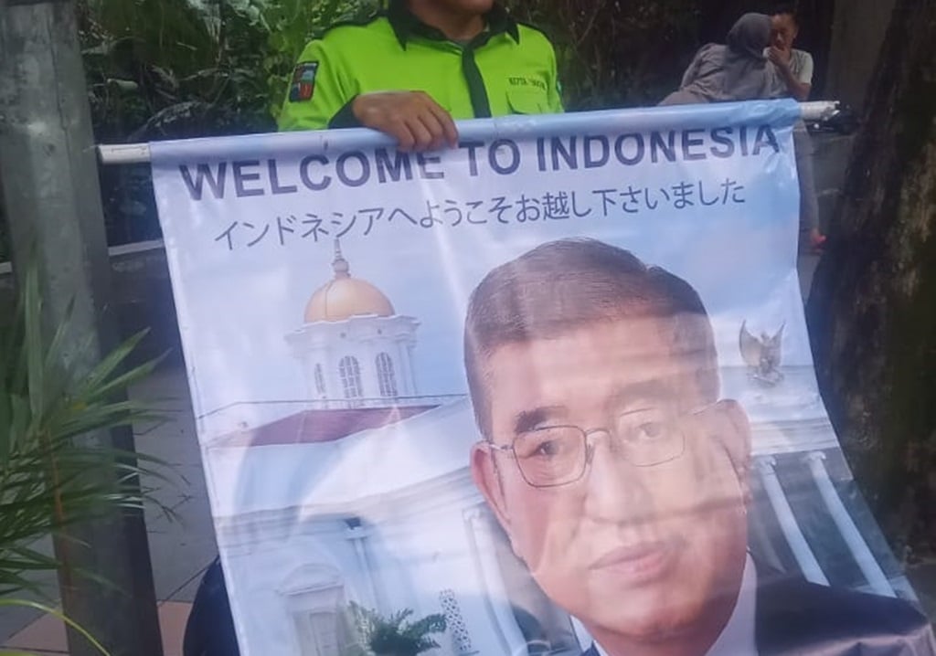 Unik, PM Jepang Minta Bawa Pulang 5 Banner Penyambutannya di Istana Bogor