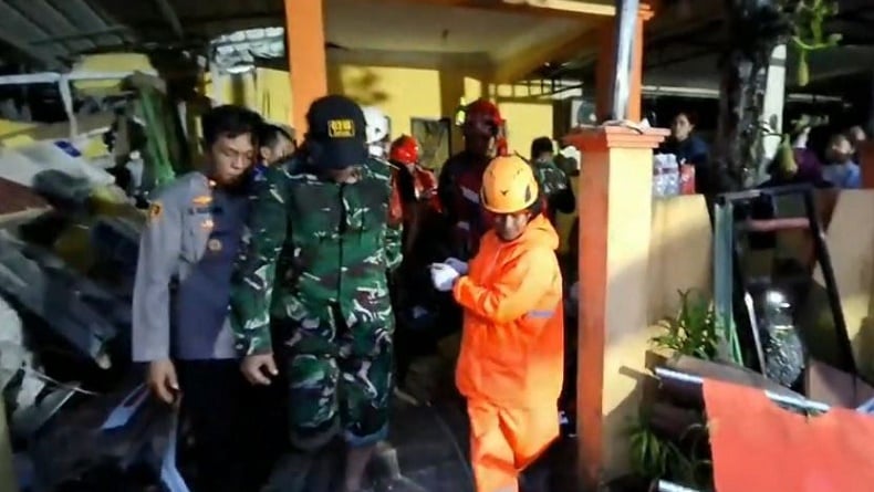 Bencana Longsor di Batam, 5 Rumah Warga Tertimbun 4 Orang Tewas