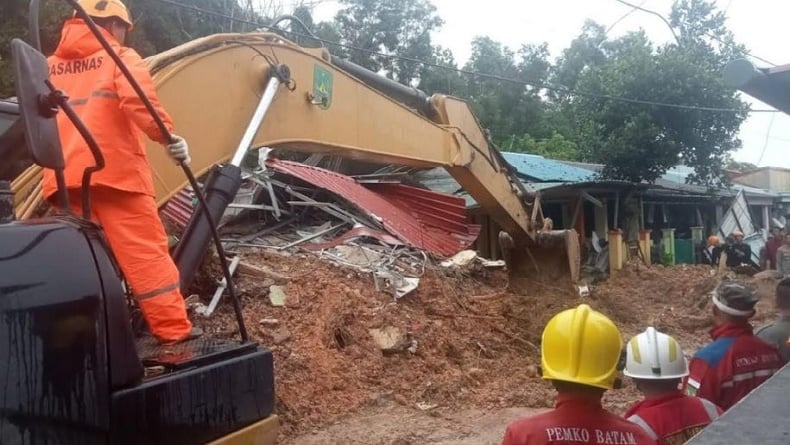 Identitas 4 Korban Tewas Tertimbun Longsor di Batam, Kemensos Siapkan Santunan