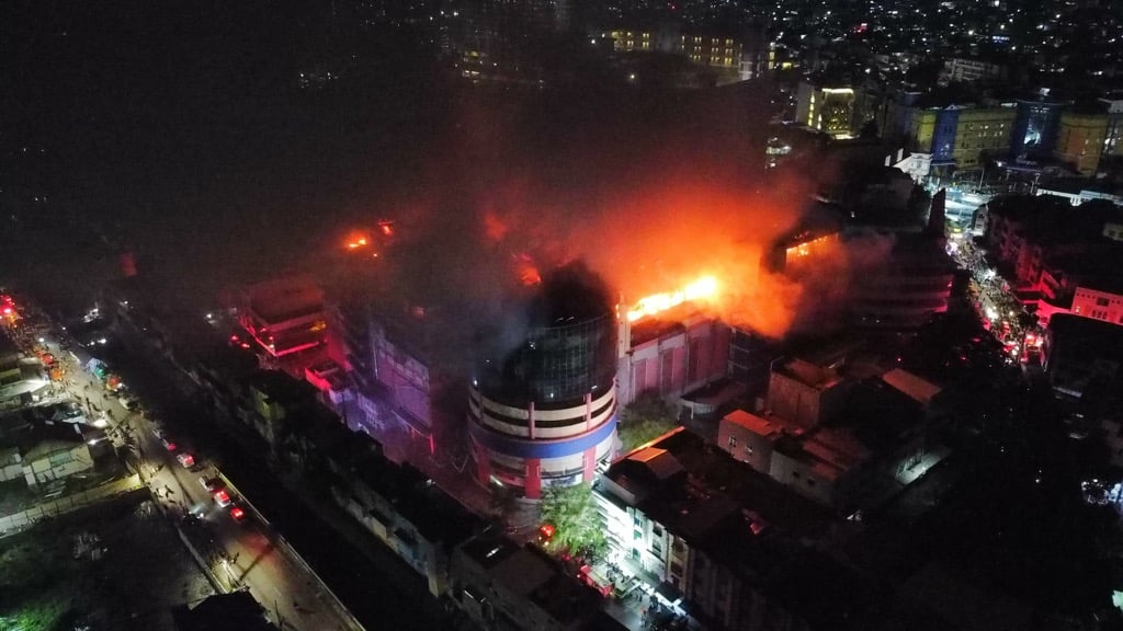 Jalan Pinangsia Raya dan Manggarai Besar 1 Ditutup Imbas Kebakaran Glodok Plaza   