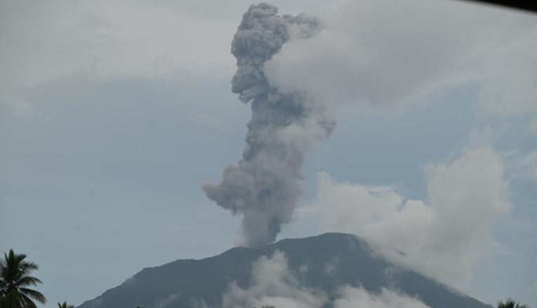 Gunung Ibu Erupsi Siang Ini, Tinggi Letusan Capai 1.500 Meter