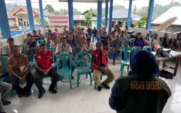 Gunung Ibu Naik Level Awas, Ratusan Warga Halmahera Barat Diungsikan