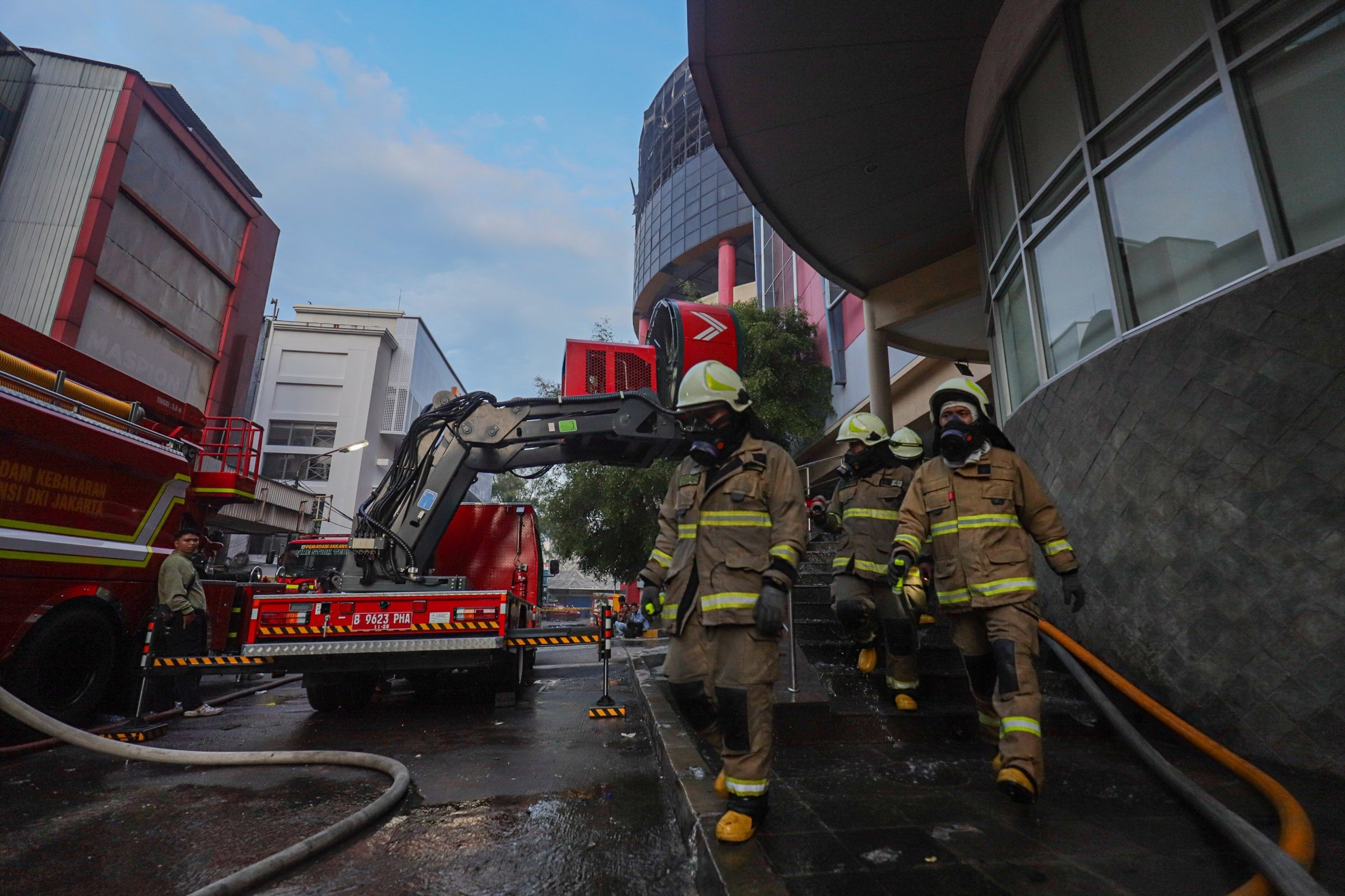 Pencarian Korban Kebakaran Glodok Plaza Dihentikan Sementara, Ini Alasannya