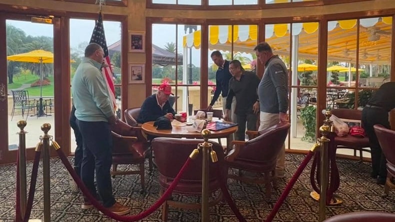 Hary Tanoe Santai bersama Donald Trump di Trump International Golf Club