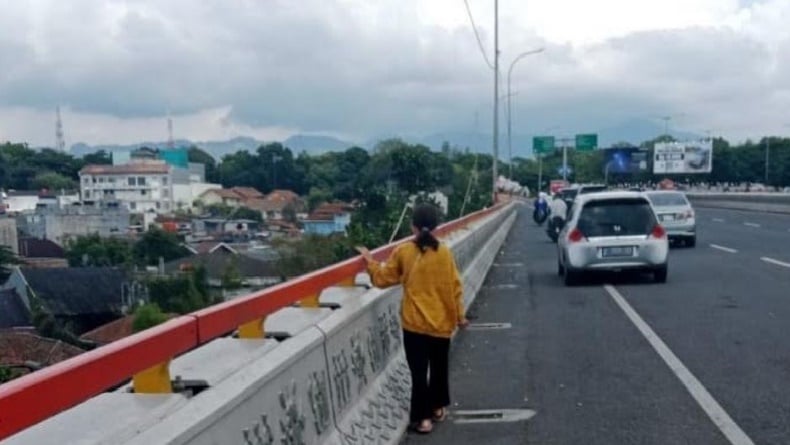 Heboh Gadis di Bandung Coba Lompat dari Flyover Pasupati, Diselamatkan Babinsa