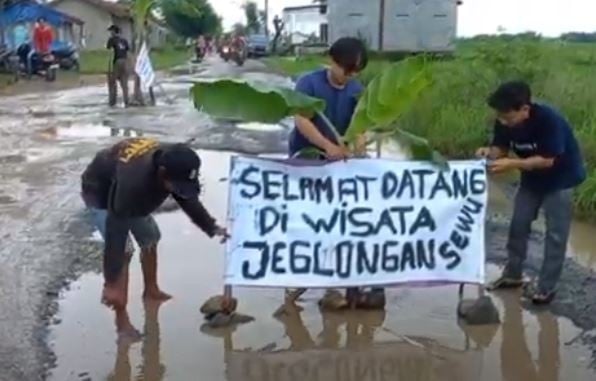 Didemo Warga, Dinas PUPR Pastikan Jalan Rusak di Pagerbarang Diperbaiki Tahun Ini