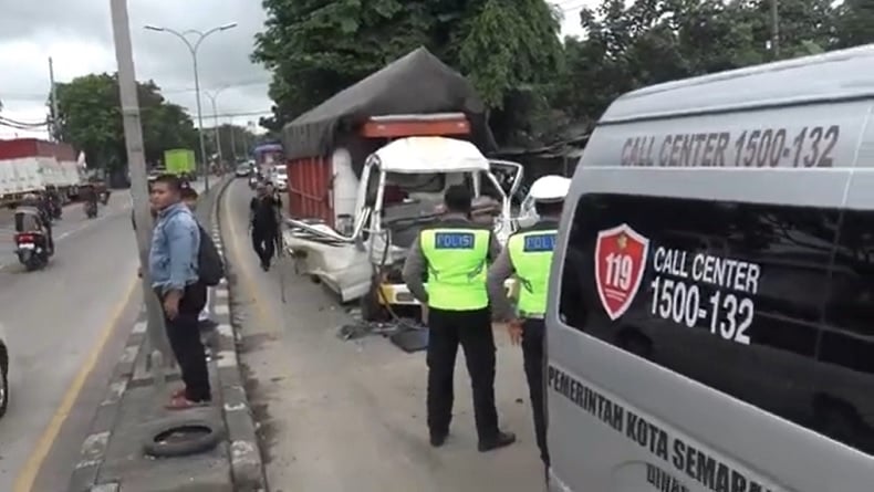 3 Truk Kecelakaan Karambol di Jalur Pantura Semarang, 3 Orang Dievakuasi ke RS