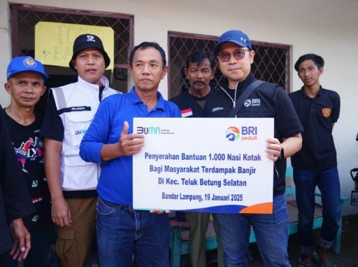 BRI RO Bandarlampung Salurkan Bantuan Makanan-Minuman bagi Korban Banjir