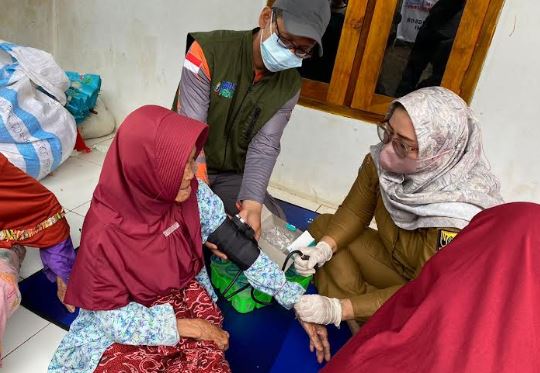 MNC Peduli Salurkan Bantuan Alat Kesehatan Pascabencana di Sukabumi