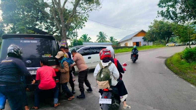 Kronologi Kecelakaan 2 Mobil Tewaskan Bayi 10 Bulan di Solok-Padang, Ban Selip Picu Tabrakan