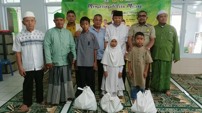 Majelis Dakwah Islamiyah Golkar Bagikan Sembako di Ciracas Jaktim