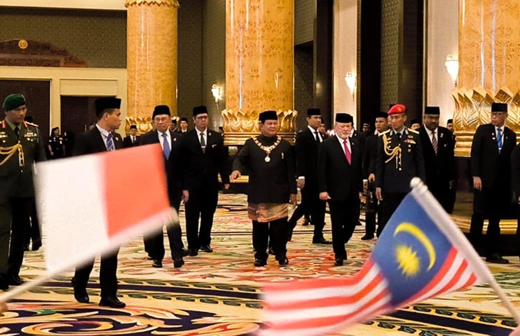 Prabowo Terima Penghargaan DK I dari Kesultanan Johor Malaysia