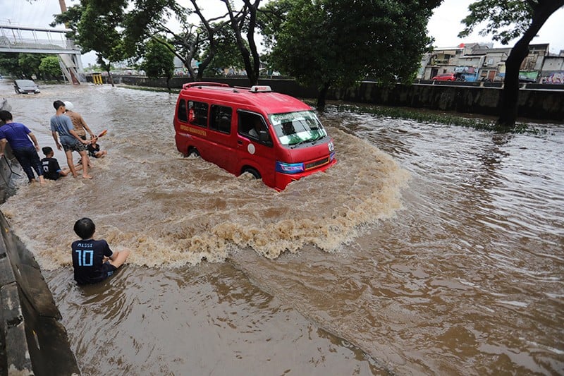 Update Banjir Jakarta: 34 RT dan 3 Ruas Jalan Terendam