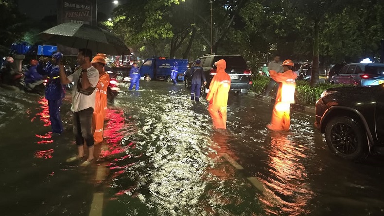 Update Banjir Jakarta: 24 RT dan 2 Ruas Jalan Tergenang Air