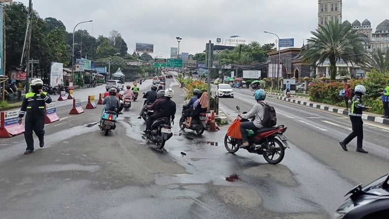 Jalur Puncak Bogor Kembali Normal 2 Arah Sore Ini, Volume Kendaraan Jauh Menurun