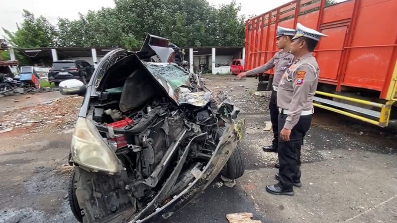 Identitas Pejabat dan Staf Dinsos Jatim Korban Tewas Kecelakaan di Tol Jombang