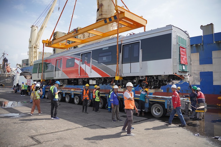 1 Trainset KRL Baru Impor dari China Tiba di Indonesia, Ini Penampakannya