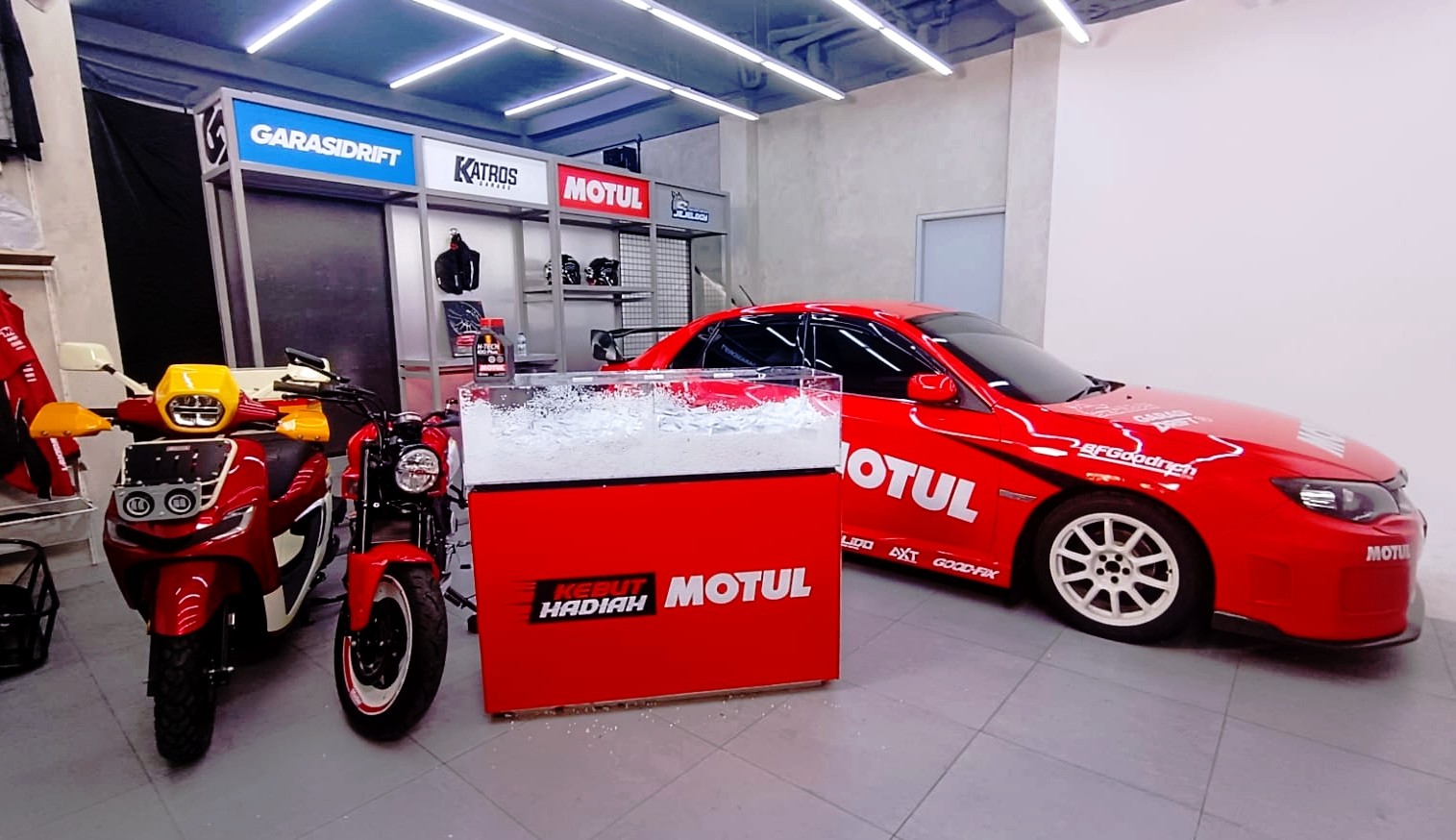 Kolaborasi Garasi Drift dan Katros, Motul Serahkan Mobil dan Motor Modifikasi 