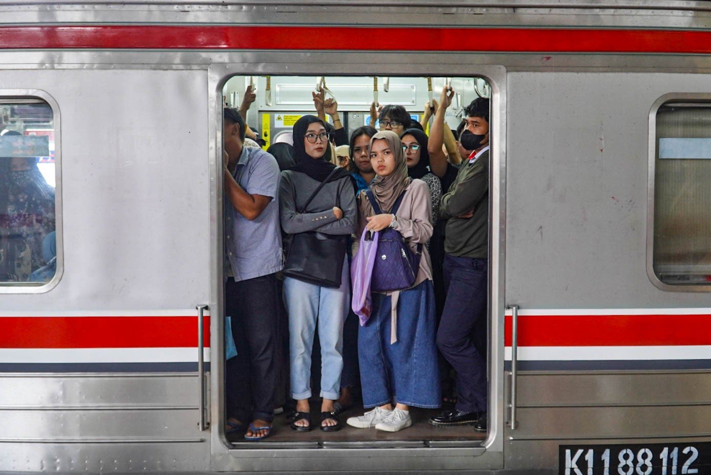 Penumpang KRL Boleh Buka Puasa di dalam Kereta, Simak Ketentuannya