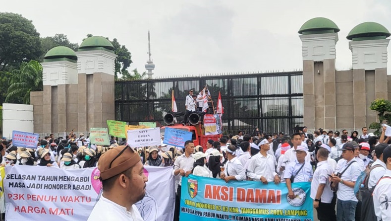 Aliansi Honorer Demo di DPR, Jalan Gatot Subroto Arah Slipi Macet