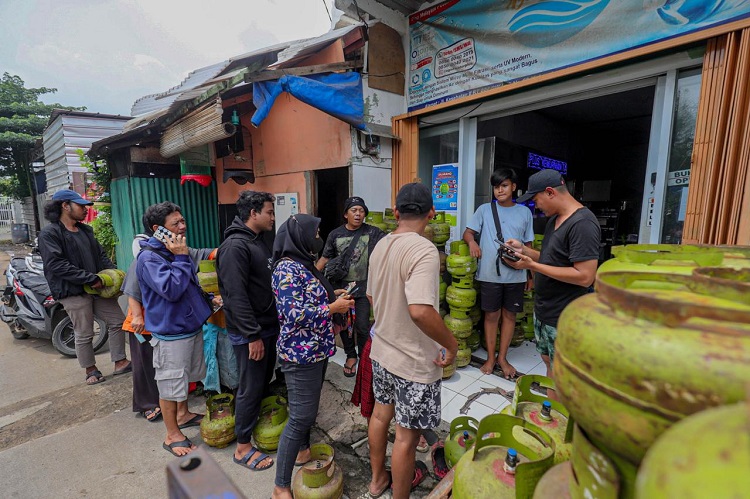 Elpiji 3 Kg Tak Lagi Dijual Eceran, Pangkalan Gas Diserbu Warga