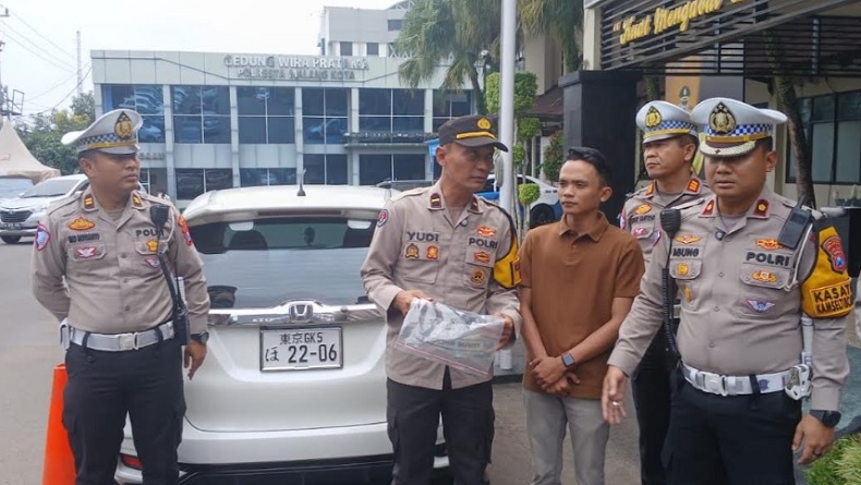 Sosok Pengemudi Honda Jazz Pelat Nomor Jepang Viral di Malang Terungkap, Ditangkap Polisi