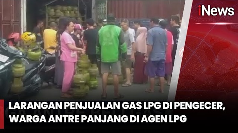 Warga Jakbar Antre Panjang Beli Elpiji 3 Kg usai Dilarang Dijual di Warung