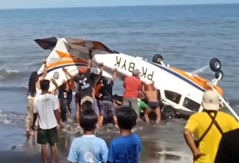 Penyebab Pesawat Latih Jatuh di Pantai Muncar Banyuwangi Diduga Kerusakan Mesin