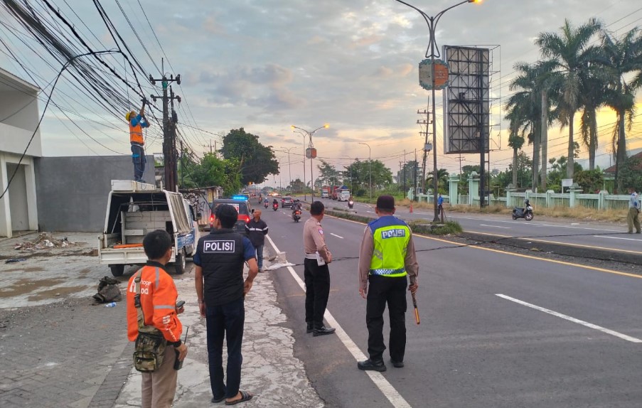 Kecelakaan di Malang, Pemotor Tewas Diduga Terjerat Kabel Menjuntai di Jalan