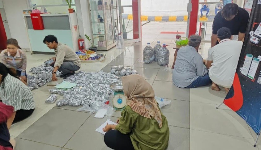 Heboh Pedagang Pentol Beli Truk Pakai Uang Koin, Pegawai Dealer Hitung hingga 2 Hari