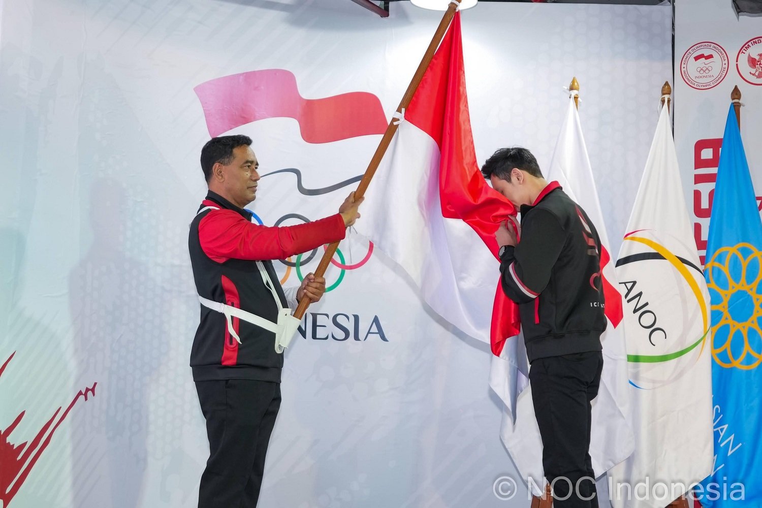 Dwiki Eka Ramadhan Jadi Pembawa Bendera Indonesia di Upacara Pembukaan Asian Winter Games Harbin 2025