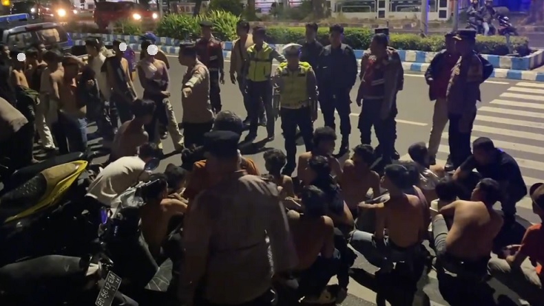 Nekat Pesta Miras di Depan Rumah Dinas Gubernur Bengkulu, Sejumlah Remaja Diangkut Polisi