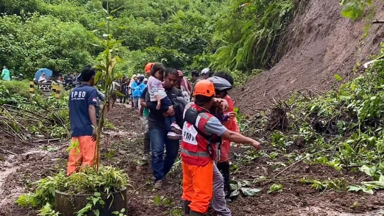 Longsor di Kawasan Wisata Gunung Bromo, Akses Jalan Malang-Lumajang Putus